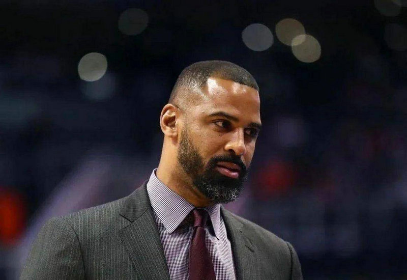 马刺轻松取胜 赛场风采一览 马刺轻松取胜 赛场风采一览