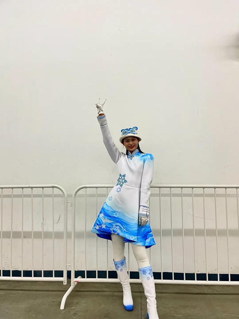 学游泳难吗成人 学游泳难吗成人