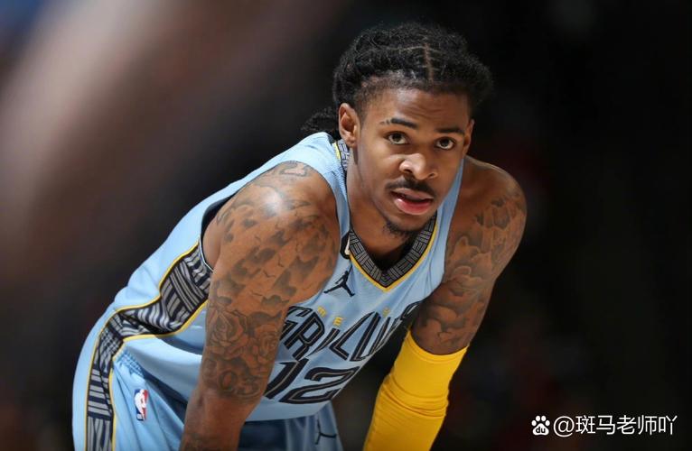 布朗强势回归火热手感征服费城 防线压力倍增 布朗强势回归火热手感征服费城 防线压力倍增