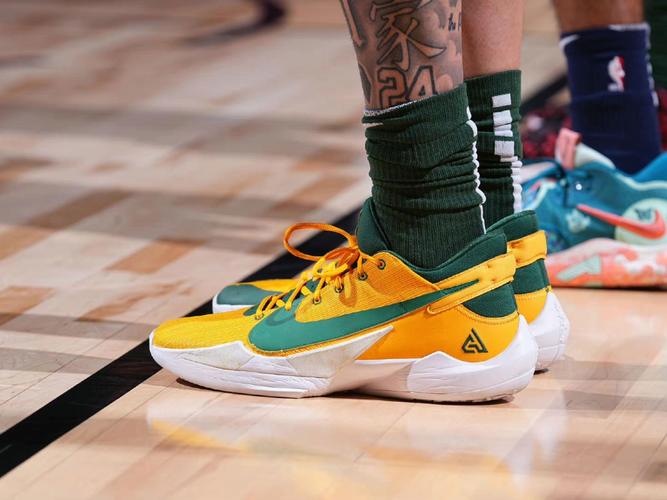 马刺官推晒情侣照从8000英里外来度蜜月