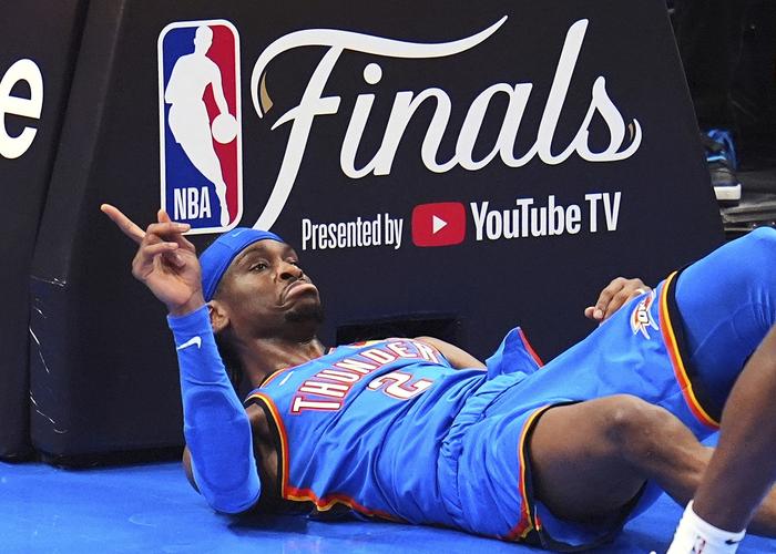 短道速滑夺得中国冬奥首金 短道速滑夺得中国冬奥首金