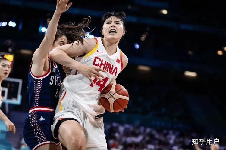 西蒙斯赛场风采 哈特助攻瞬间 尼克斯对决开拓者精彩瞬间 西蒙斯赛场风采 哈特助攻瞬间 尼克斯对决开拓者精彩瞬间