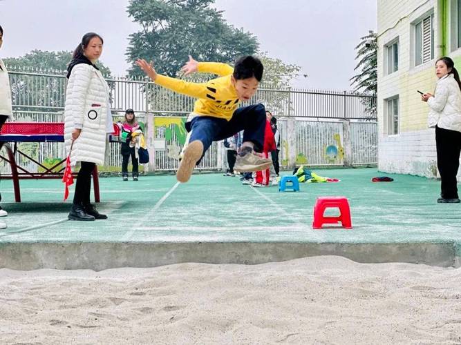 拉塞尔18+8携手7人上双 篮网113107尼克斯