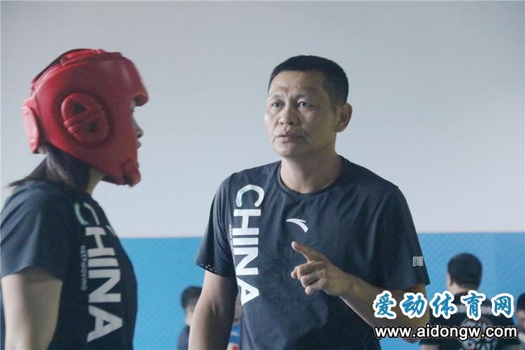 篮球赛场热血对决 技艺对决瞬息万变 展现竞技风采 篮球赛场热血对决 技艺对决瞬息万变 展现竞技风采