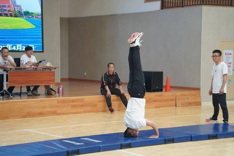 c罗金靴和梅西金靴对比 c罗金靴和梅西金靴对比