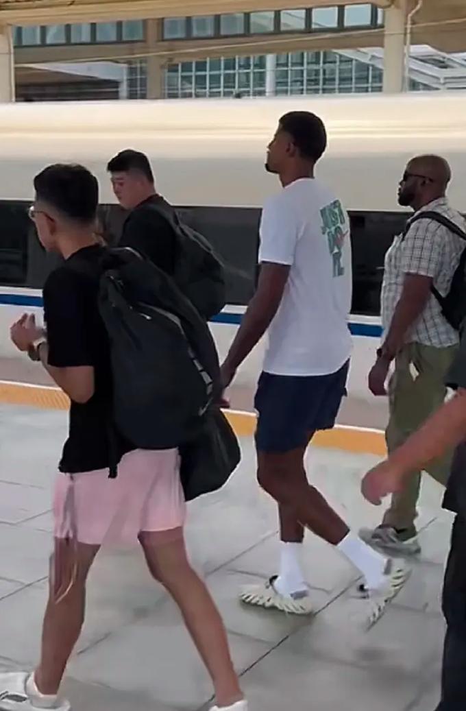 交流座谈统一体系津门虎教练团队在学习中不断进步