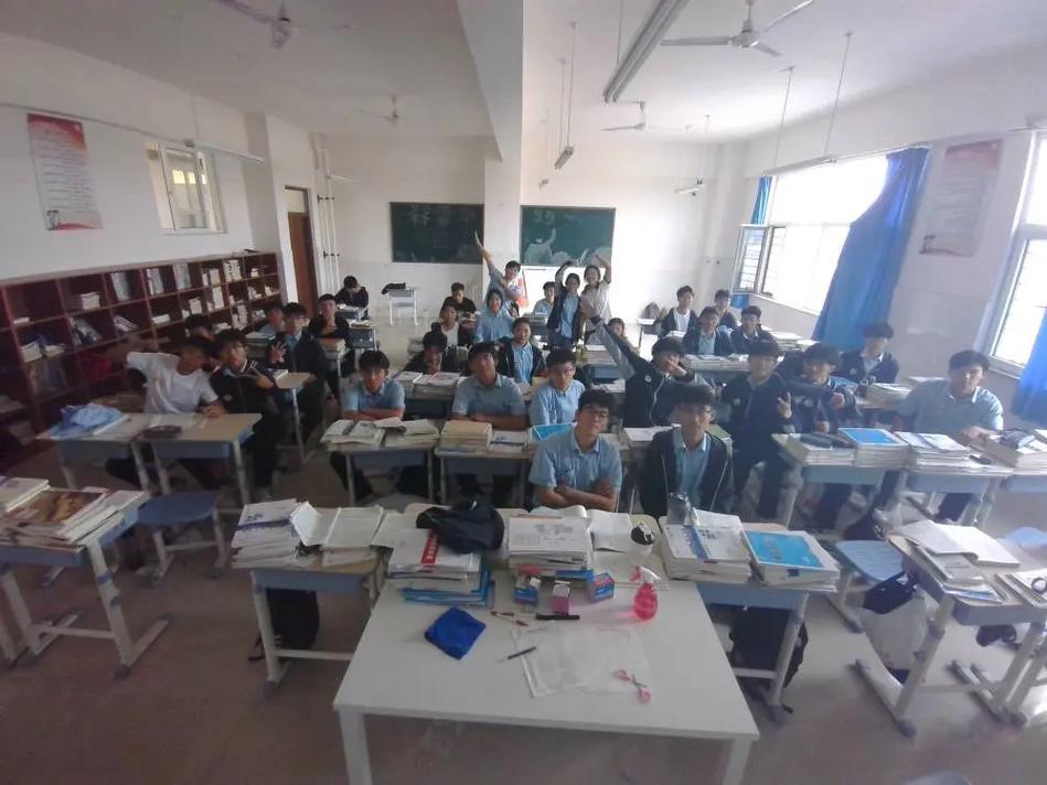 马加特执教鲁能马加特实心球训练 马加特执教鲁能马加特实心球训练