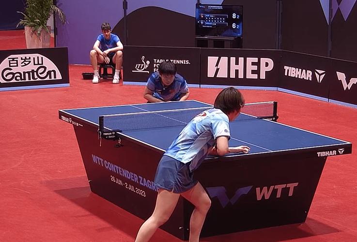 荷兰三剑客之ac米兰队歌 荷兰三剑客之ac米兰队歌