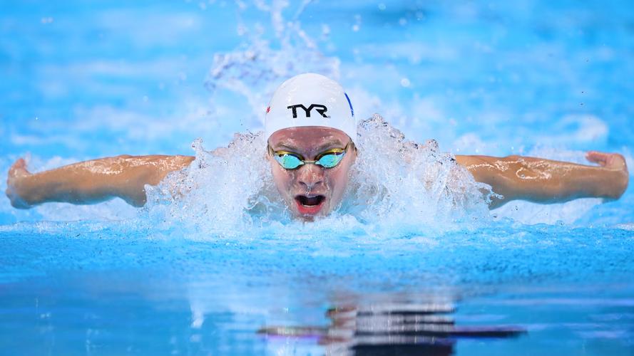 ***新球衣亮相风格延续与细节微调