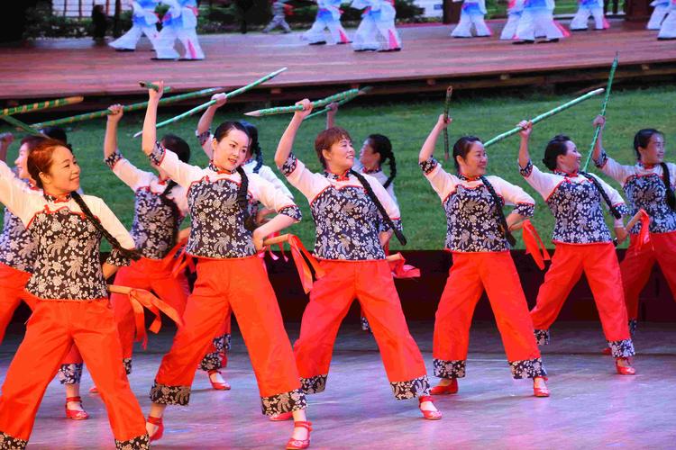 韦世豪张玉宁领衔国足首发 武磊替补 韦世豪张玉宁领衔国足首发 武磊替补