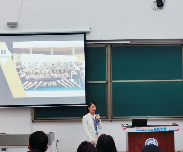 湖人官方宣布 湖人官方宣布签下两位球员