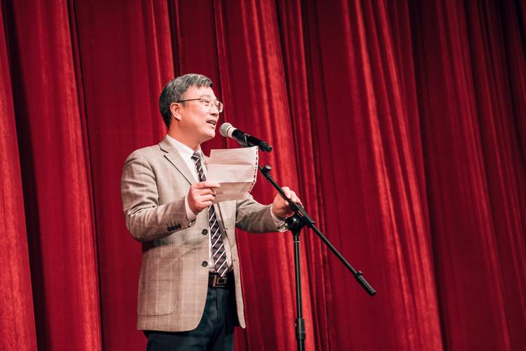 班凯罗与大帝双强对决 魔术终结76人连胜势头