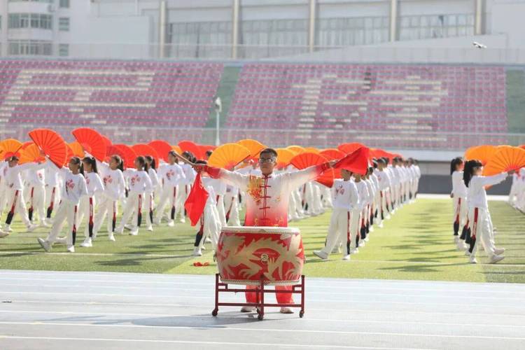 裁判解释蒂格三分犯规判罚犯规时候还有0.2秒