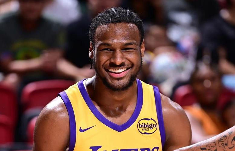 羽毛球比赛林李大战