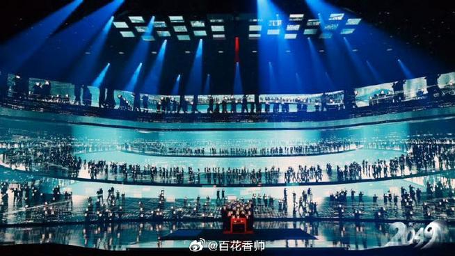 詹皇兰斯赛场激情碰撞 精彩交锋点燃全场 团队气势如虹 詹皇兰斯赛场激情碰撞 精彩交锋点燃全场 团队气势如虹