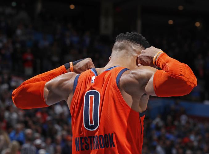 库里明日缺阵战快船 格林、利文斯顿出战成疑 库里明日缺阵战快船 格林、利文斯顿出战成疑