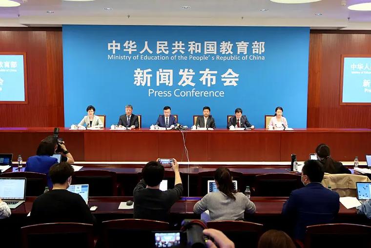 哈登谈NBA夏季交易没什么能让我再感到惊讶了