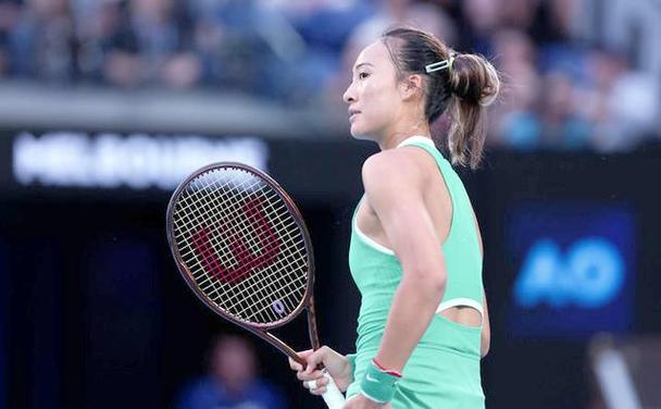 女生游泳课偷懒被打屁股 女生游泳课偷懒被打屁股