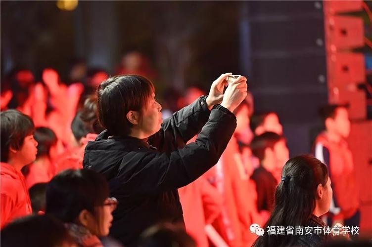 历史上的今天小奥为献爱心狂砍55分 詹皇大三双 历史上的今天小奥为献爱心狂砍55分 詹皇大三双