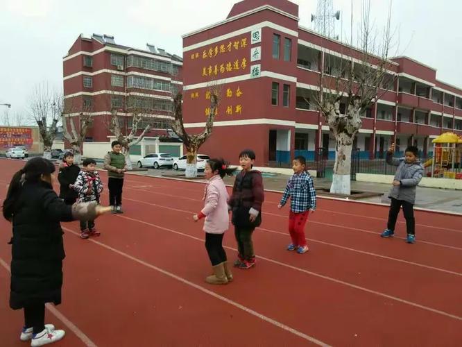 西蒙斯新秀赛季惊艳表现单场助攻次数达18次 与艾弗森并肩