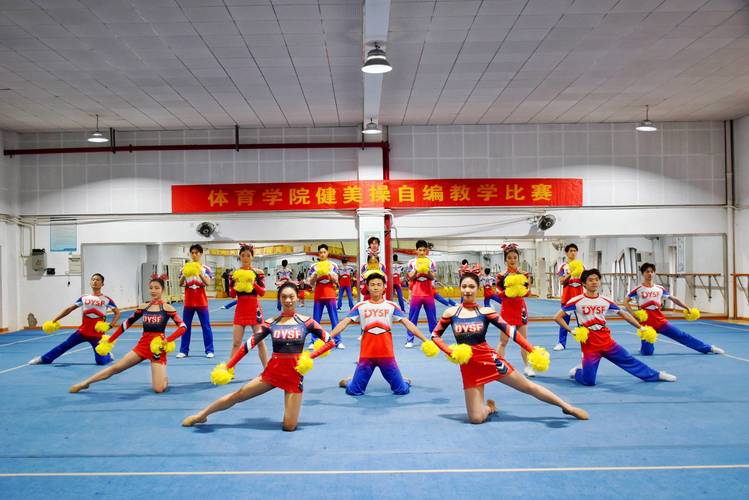 篮球界巨头库里球衣风靡全球 科詹紧随潮流 球队备受瞩目 篮球界巨头库里球衣风靡全球 科詹紧随潮流 球队备受瞩目