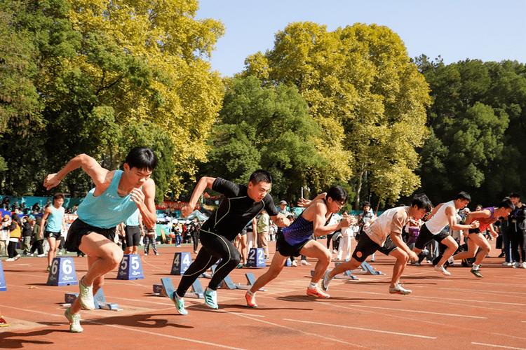 诺伊尔前锋 诺伊尔踢过前锋吗