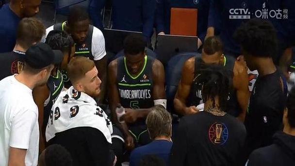 科沃尔因左脚酸痛将至少缺席与公牛、76人比赛 科沃尔因左脚酸痛将至少缺席与公牛、76人比赛