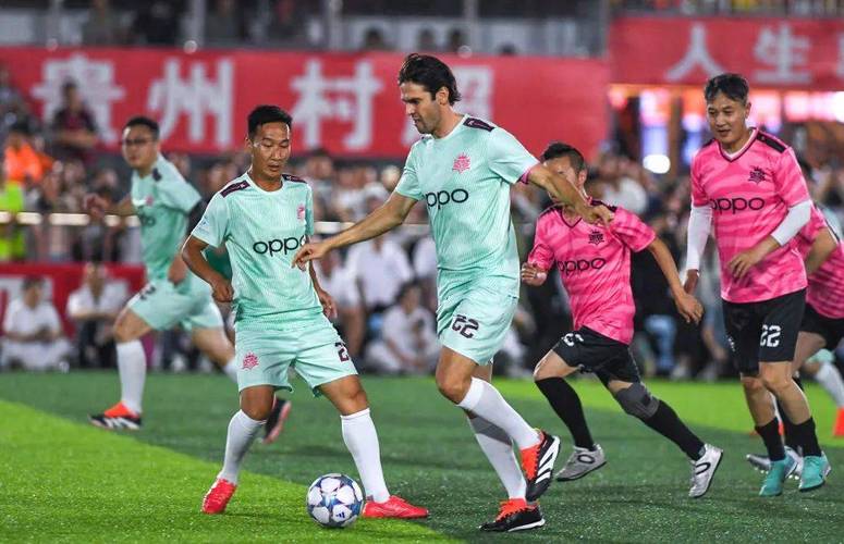 合体在即庄神晒“詹眉庄”场边合影正在载入中