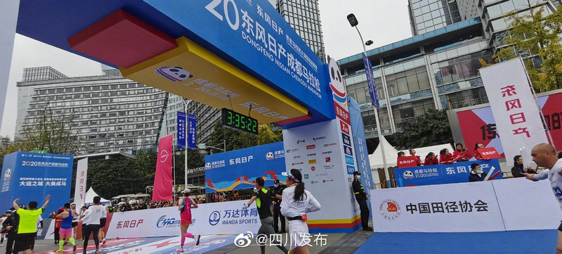 纳斯的冷静比赛风采伦纳德赛场无表情 内敛实力展现 纳斯的冷静比赛风采伦纳德赛场无表情 内敛实力展现