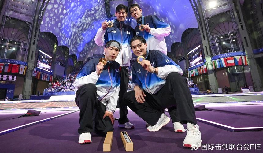 布拉德利33分 阿德22+11 马刺力擒灰熊 布拉德利33分 阿德22+11 马刺力擒灰熊