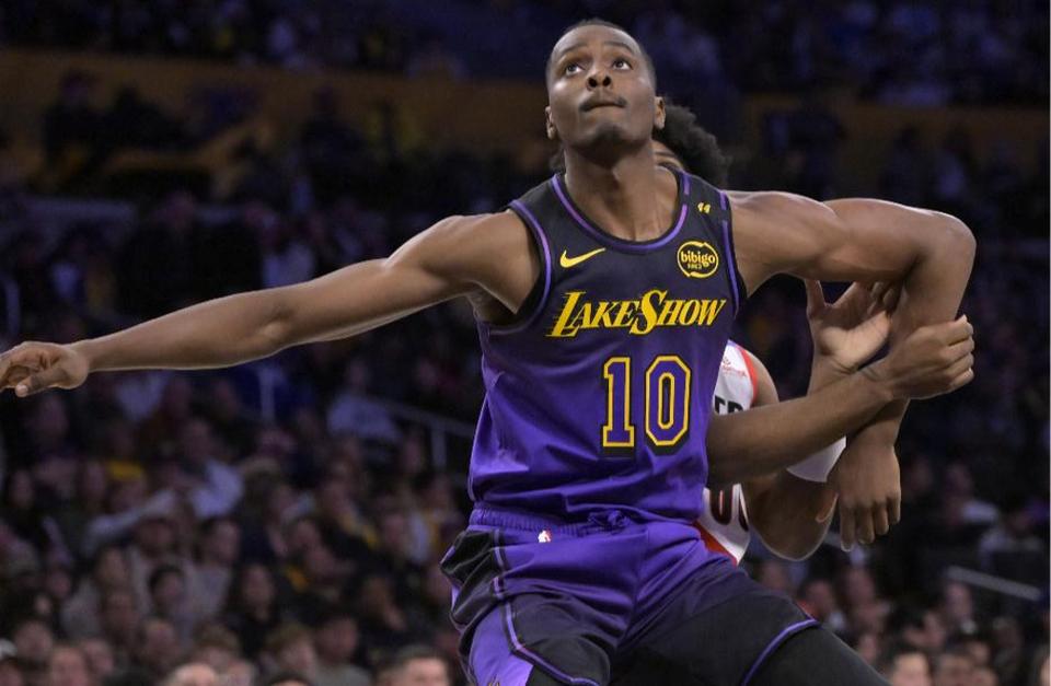 湖人险胜开拓者 湖人战胜开拓者