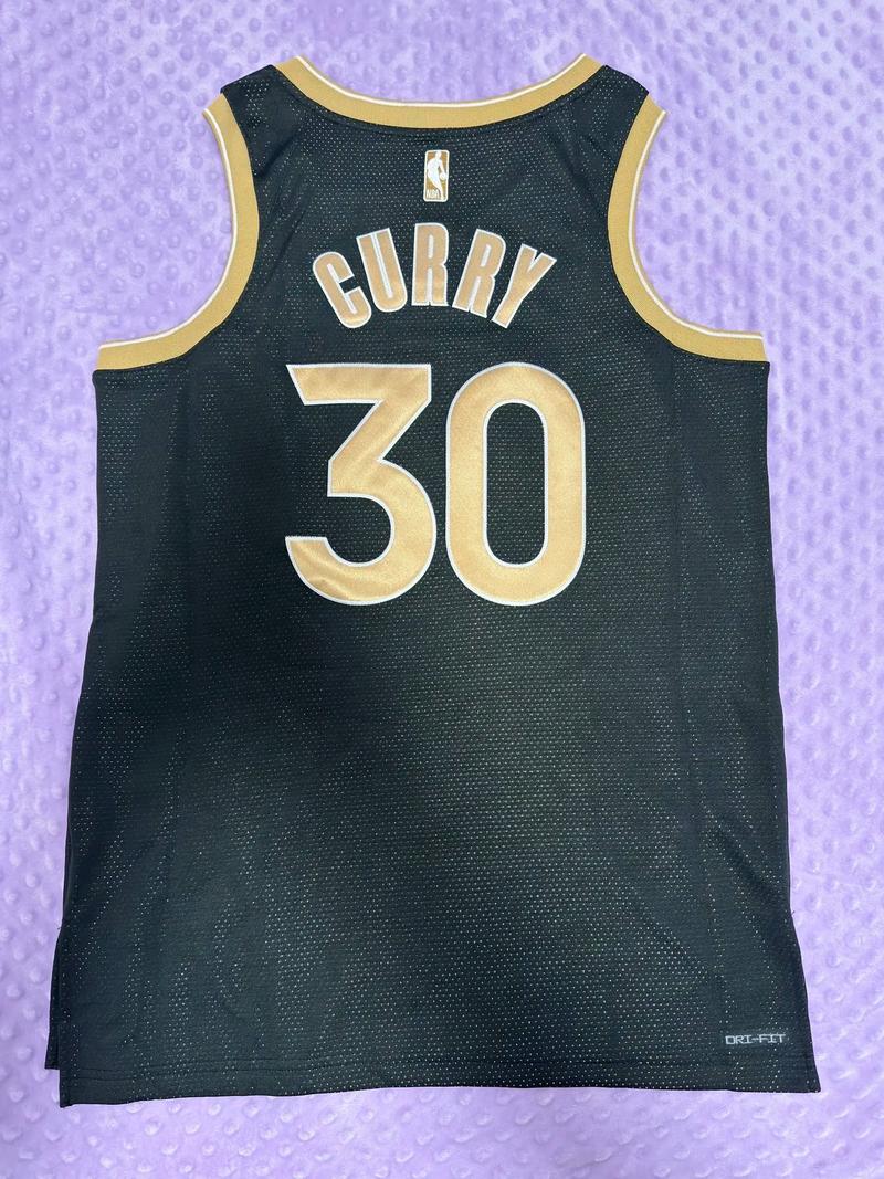 湖人换策略引援强化队伍 瞄准潜力球员期待扭转战局 湖人换策略引援强化队伍 瞄准潜力球员期待扭转战局