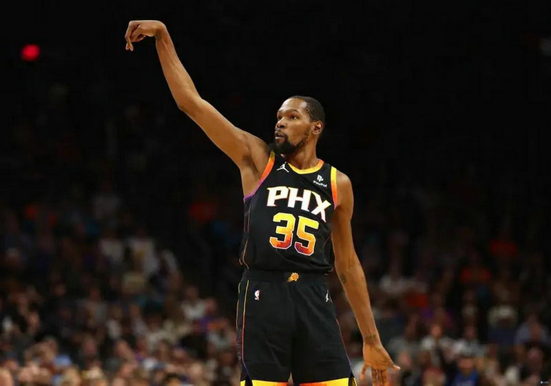 汤神得分勇士胜小牛 库里天王发挥亮眼 赛场风采一览无余