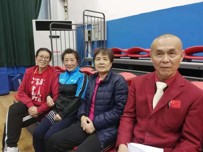 开飞机难还是开f1难