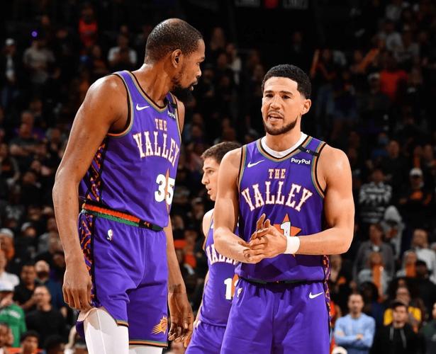 篮球赛场一周亮点瞬间与战术概览