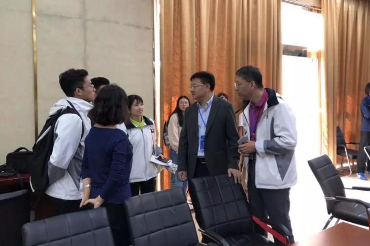 球哥与女友甜蜜瞬间曝光 感情传闻背后的真相