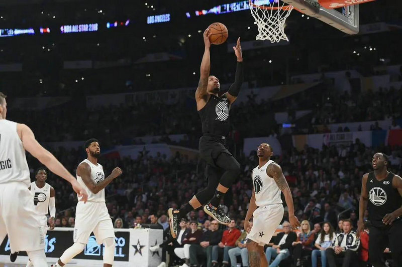 早报切尔西大胜曼联 欧洲协会联赛首战告捷 狂揽胜利 早报切尔西大胜曼联 欧洲协会联赛首战告捷 狂揽胜利