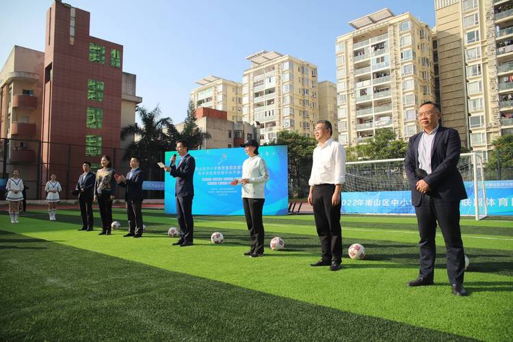 快船寻找第三方球队想通过先签后换得到加里纳利