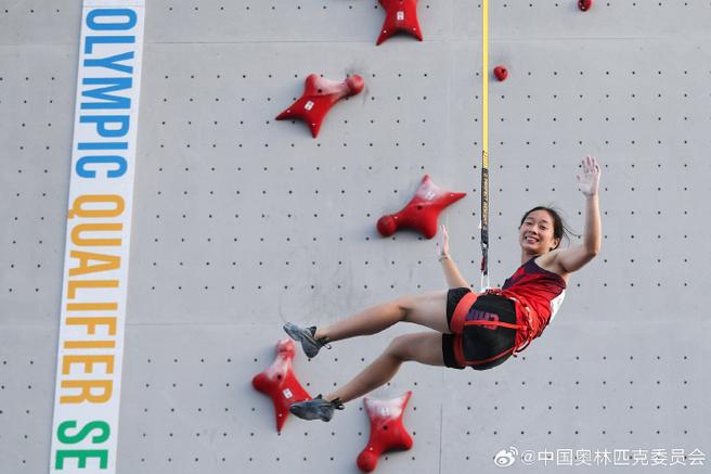 威少加时憾负展现实力 赛场风采亮眼上半场独得高分助球队晋级