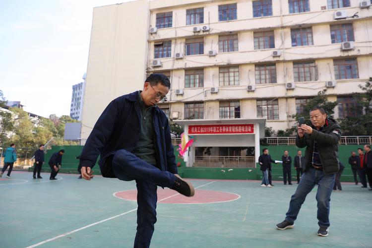篮球盛宴NBA赛场对决瞬间 精彩碰撞不容错过 篮球盛宴NBA赛场对决瞬间 精彩碰撞不容错过