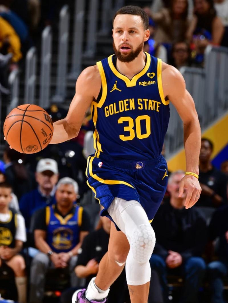 猛龙对阵老鹰赛场实力对决