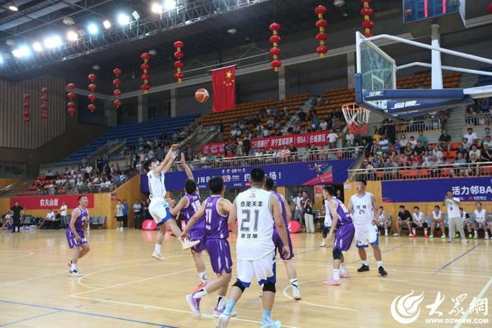 21岁恩佐获最佳年轻球员奖杯