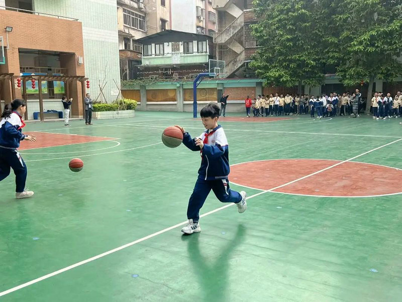 被框盖吃臭豆腐跳广场舞 汤神这波中国行啥水平 被框盖吃臭豆腐跳广场舞 汤神这波中国行啥水平