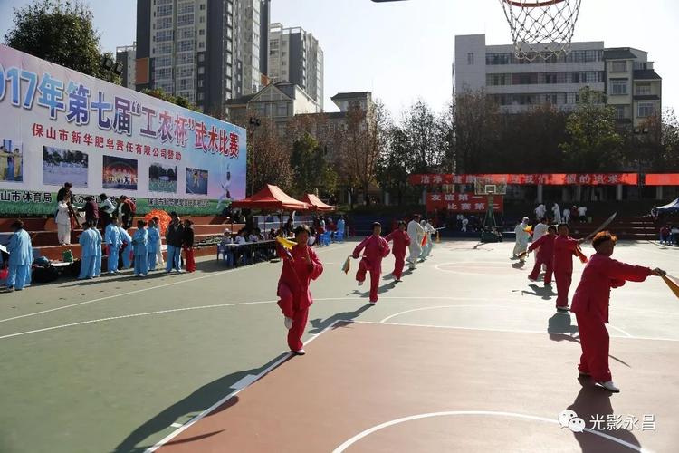 火箭两将因更衣室闯入行为遭禁赛处罚简报 火箭两将因更衣室闯入行为遭禁赛处罚简报