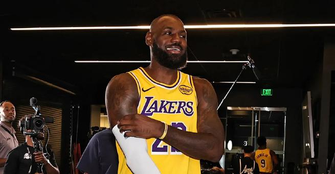 甜瓜重归赛场显神勇 篮球传奇续写辉煌篇章 实力展现振奋人心