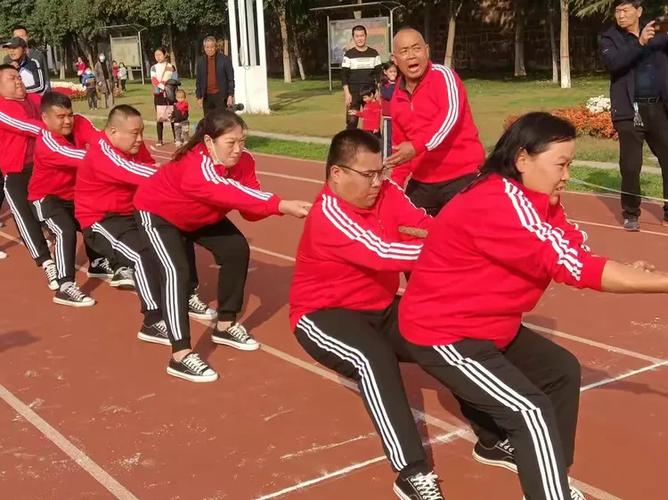 拉文将其选入公牛历史首发五人 与乔丹皮蓬比肩 拉文将其选入公牛历史首发五人 与乔丹皮蓬比肩