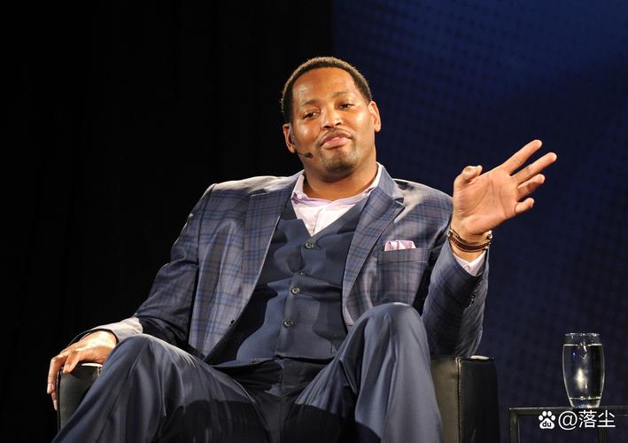 贝里内利扣篮图官方玩味恶搞 76人趣事一览 贝里内利扣篮图官方玩味恶搞 76人趣事一览