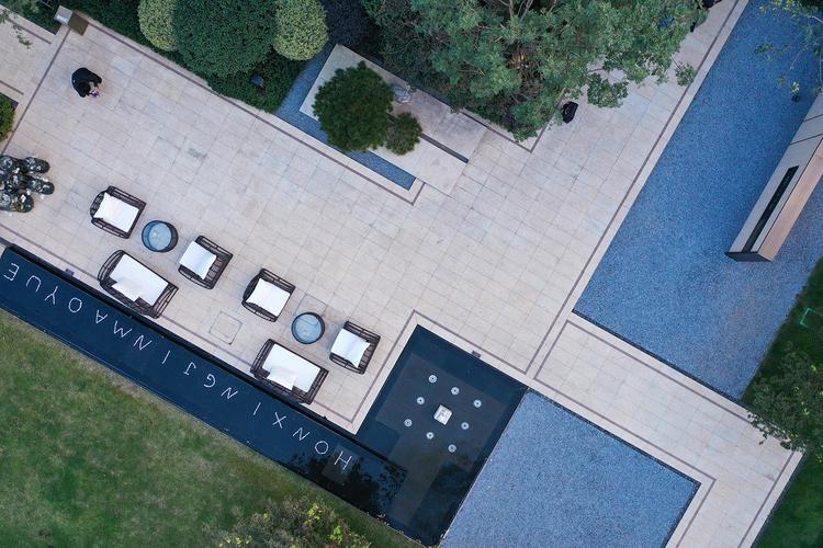 裁判长解释戈贝尔被驱逐拍飞了记分台上的东西