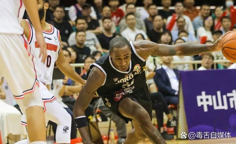 雄鹿对战篮网 雄鹿对战篮网