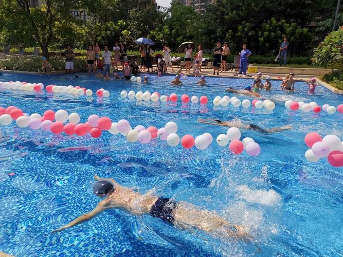 小雷谈曼联 不知道谁能带领曼联前进这是伟大球员们的墓地 小雷谈曼联 不知道谁能带领曼联前进这是伟大球员们的墓地